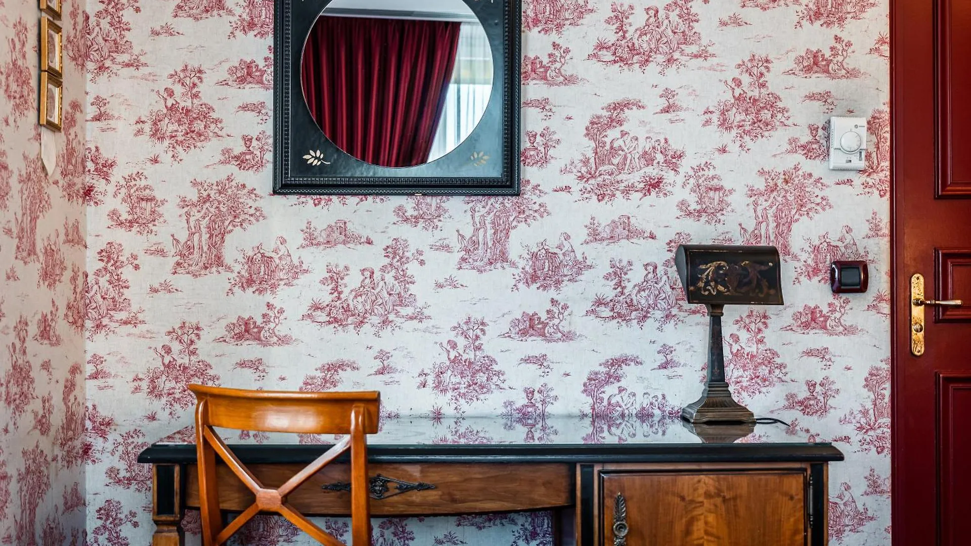 Maison Eugenie Hotell 4*