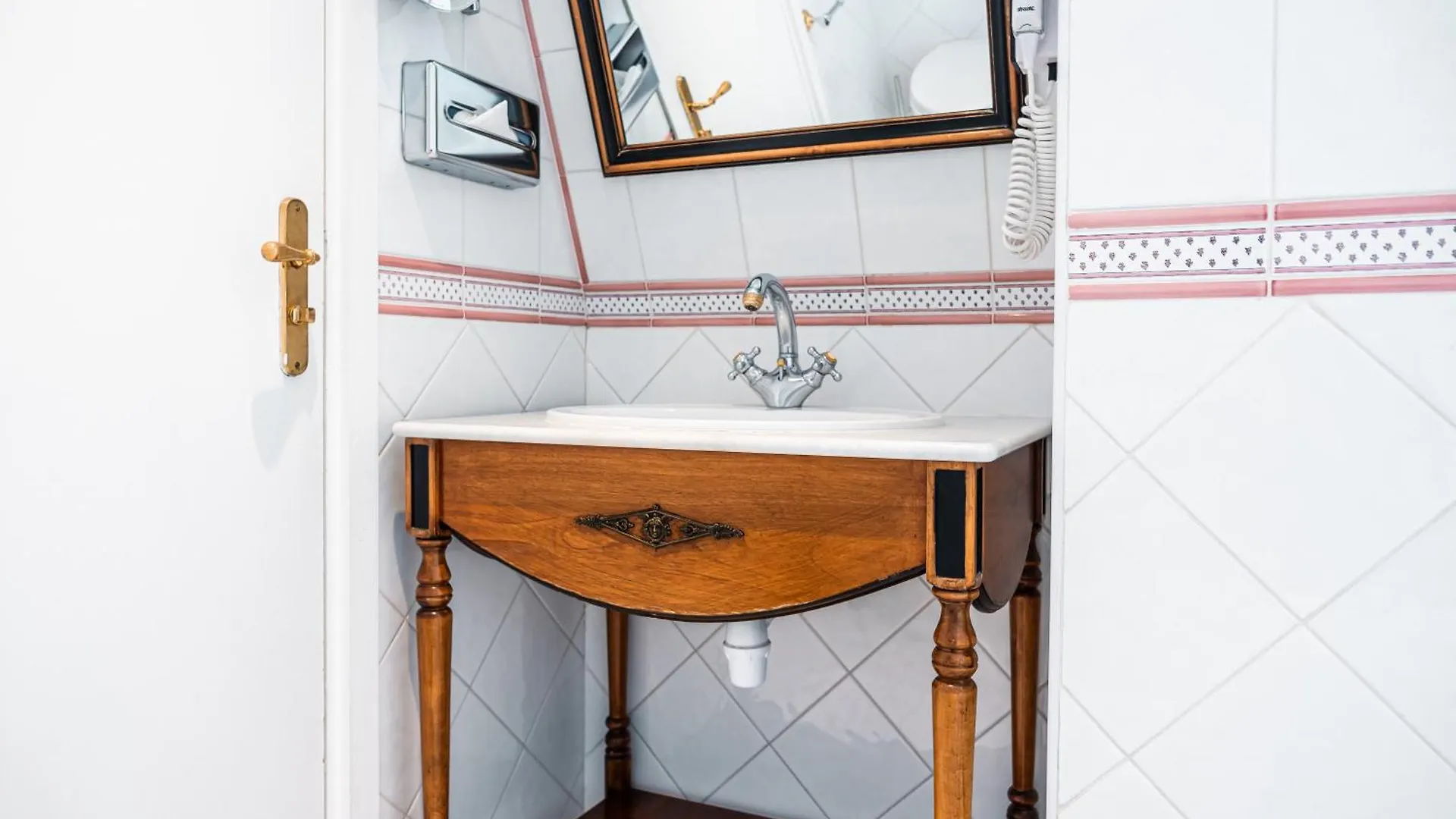 Maison Eugenie 4* Paris